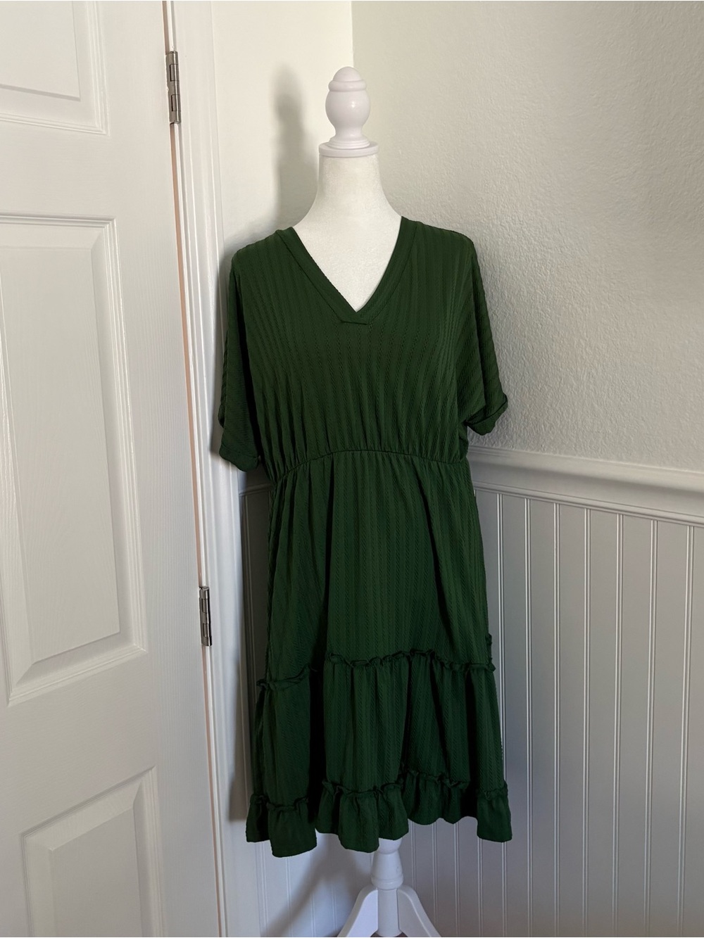 NWT size XL Casual V-Neck Tiered Dress in Forest Green